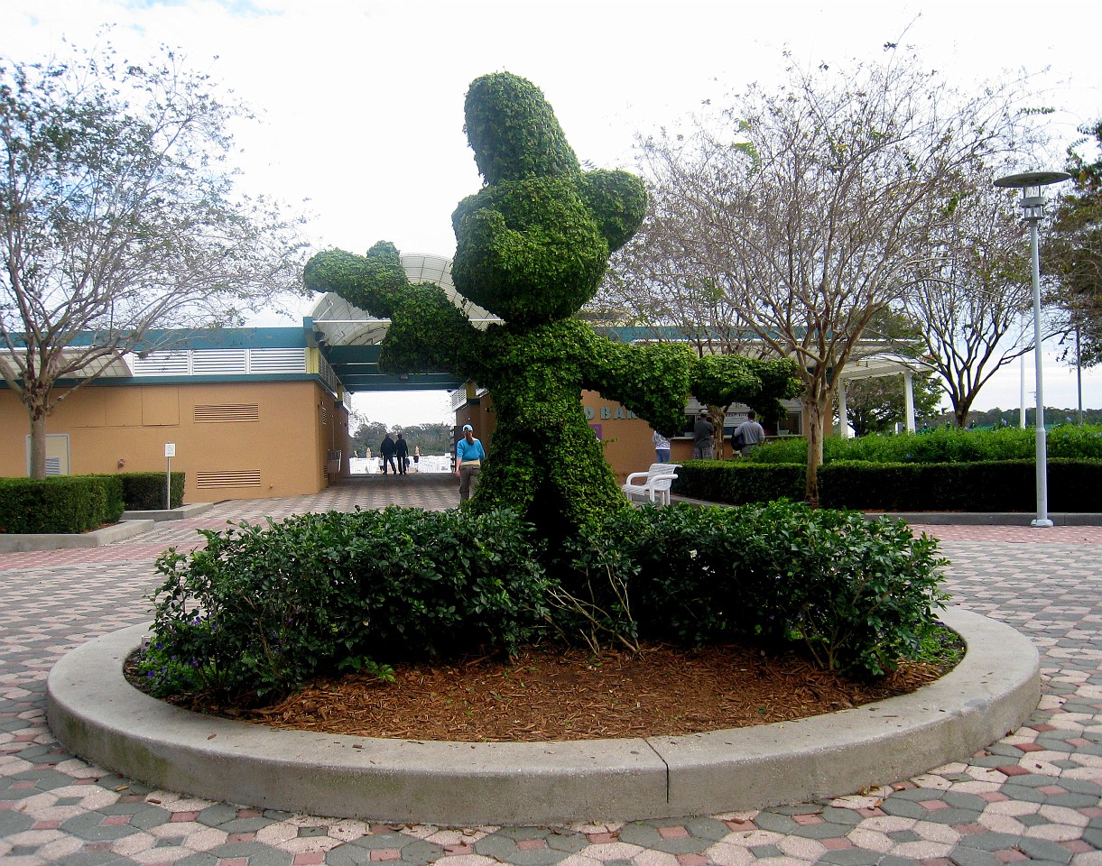 Vacation 2007-12 - Disney Parks  0203.jpg - The 2007-08 vacation to Florida included Disney World. We visited some of the larger theme Resorts along with Animal Kingdom and Disney Hollywood Studios.